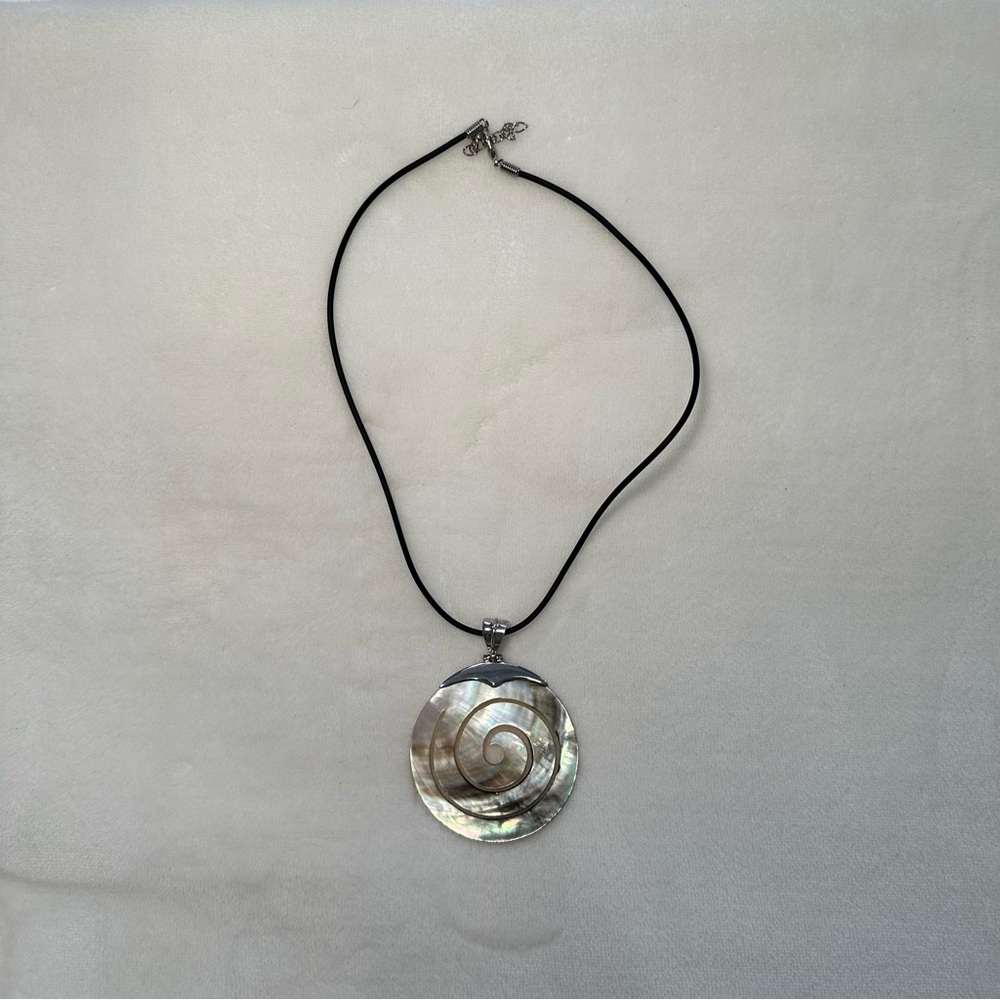 Mother of Pearl round swirl statement necklace
